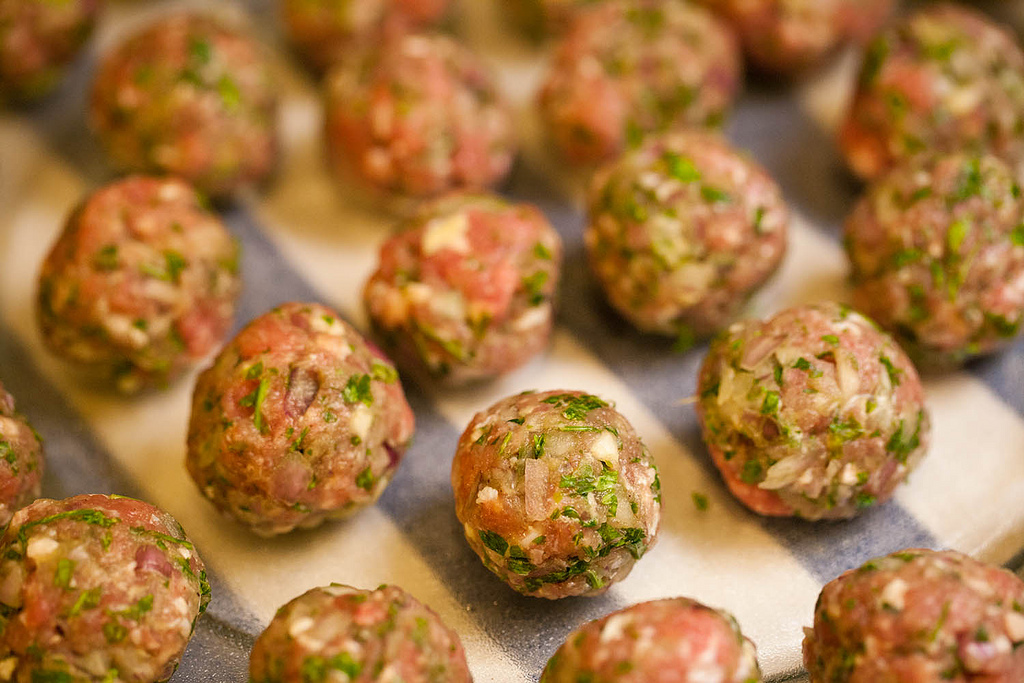 HOW TO MAKE PERFECT JUICY MEATBALLS